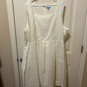 Elegant White Sleeveless Dress